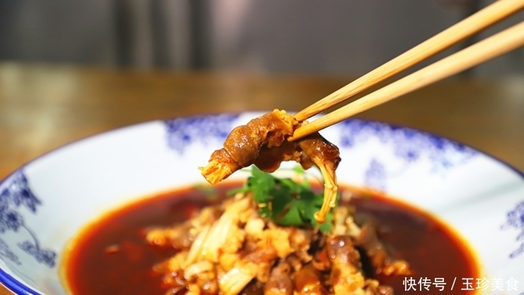 肥牛|金针肥牛的美味做法,汤汁浓郁,肥牛细嫩,鹏厨教你制作小技巧