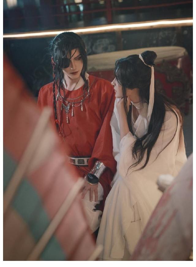剧组|《天官赐福》真人cos来袭，比较隔壁剧组，服化道具有提升