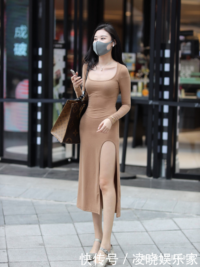 时尚 秋日气质穿搭,“大姐姐”的时尚开叉裙,一路“秀”大长腿!