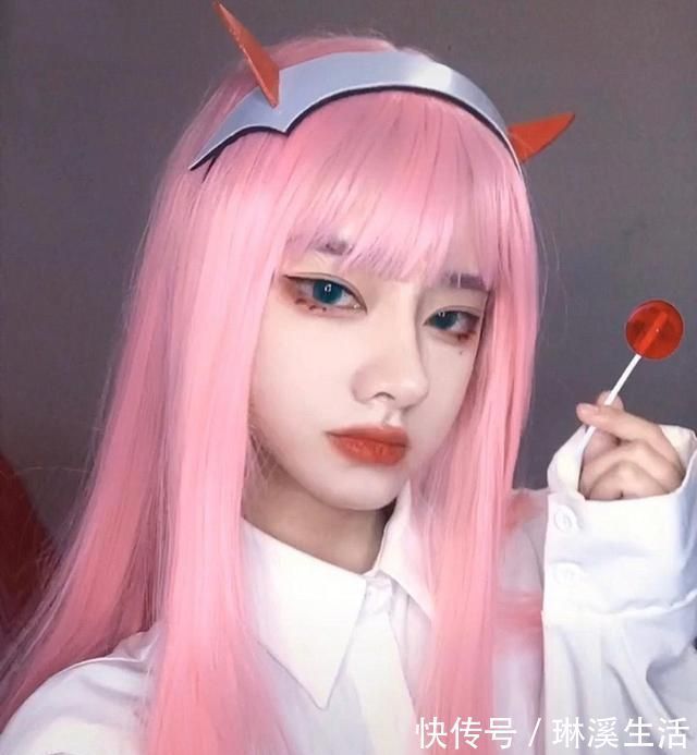 吊梢眼|西红柿ovo刷新“网红脸”标准,吊眼辨识度极高,厚嘴唇太醒目!