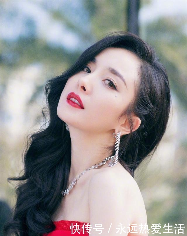 口红|为什么有的女生不化妆也好看,“带妆脸”的5大特征,让人羡慕