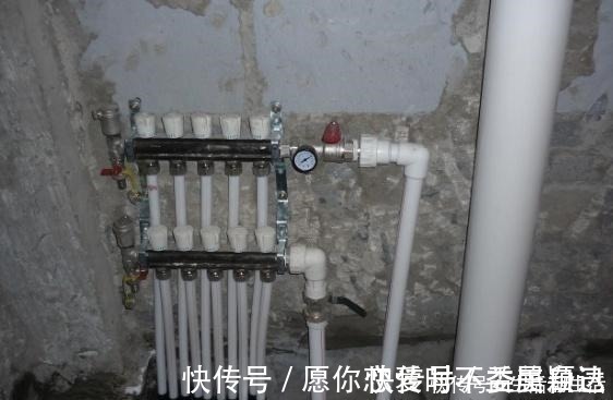 卡扣|卫生间水管万万要装这个东西，入住才知有多实用，真的是太机智了！