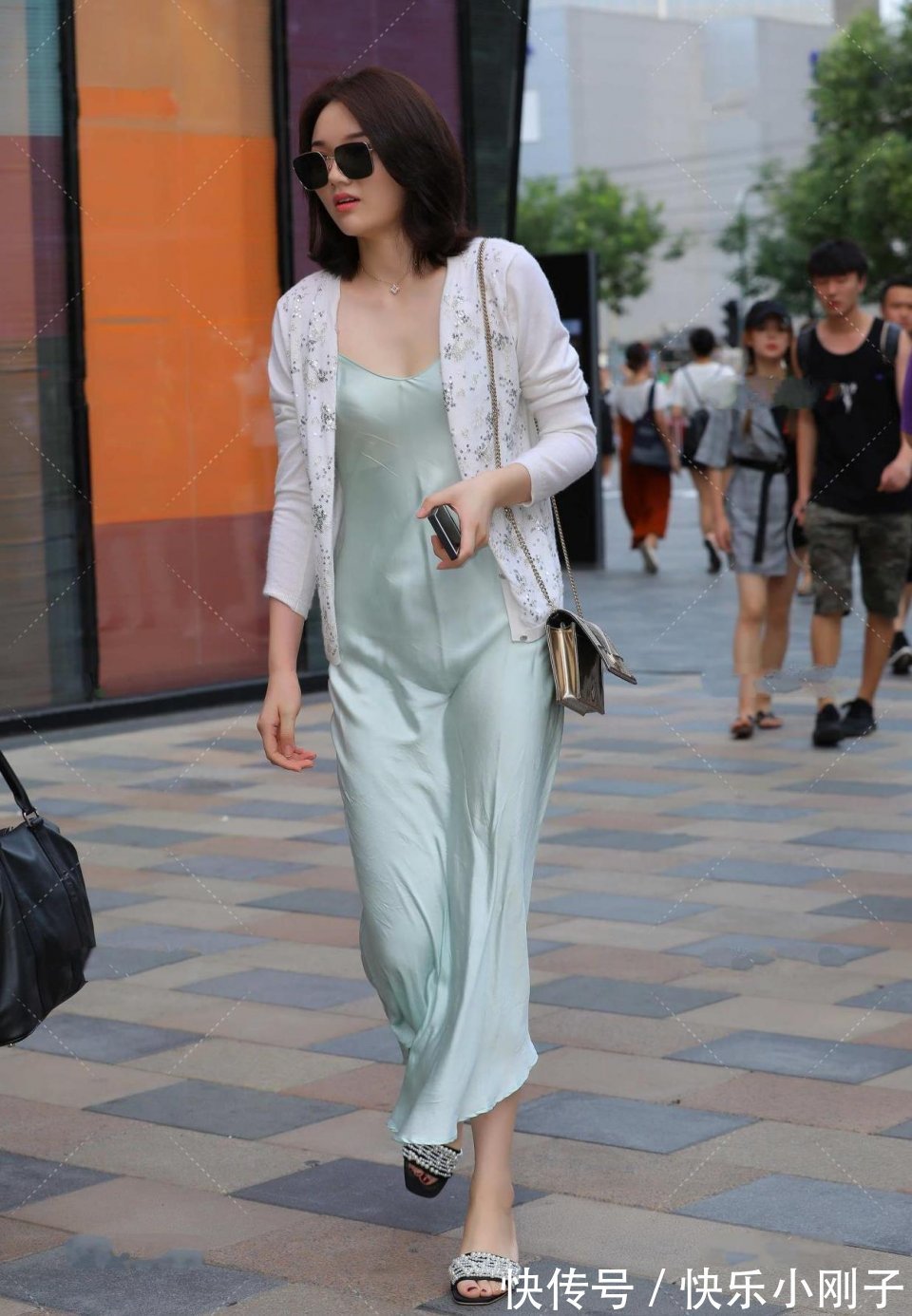 连衣裙|温柔的小姐姐,我一看到她就脸红了,真是完美展现了她性感的一面