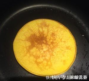 香甜玉米饼，随手一搅就能做，手都不沾面，方便好做味道好