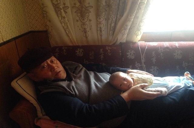 生僻字|爸爸姓“日”,一时半会不止如何给儿子取名,爷爷随口一取很有趣