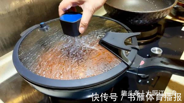 猪皮|做红烧肉,最忌焯水和用水炖了,教你一招,肥而不腻,太解馋了