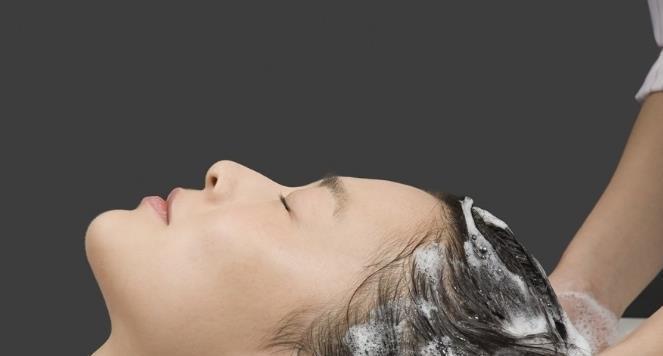 发质|头发隔多久洗一次才好?或许很多人都做错了,难怪头发越掉越厉害