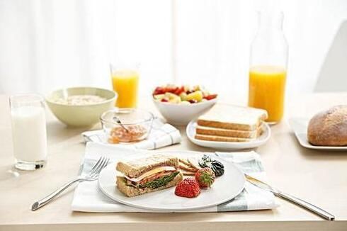 起床|如何选择健康的早餐?建议在起床后1小时内吃早餐,15分钟内吃最佳