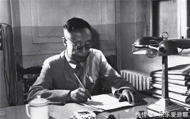 博物馆|为了和过去告别，溥仪亲手从身上剪下一物，捐给了故宫博物馆