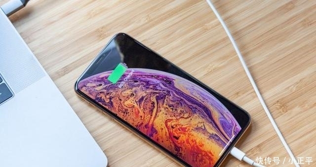 出色|苹果全力清仓，iPhoneXsMax起步价下跌2700元，网友：无奈！