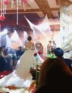 |搞笑GIF趣图你们不要吵我,这一刻我只想做只公青蛙!