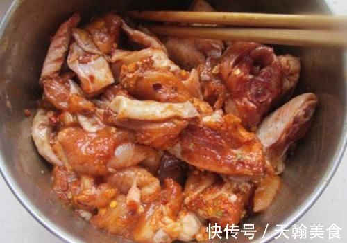 炖鸡肉时,焯水就错了,牢记4个步骤,保证软嫩鲜香,不柴也不腥