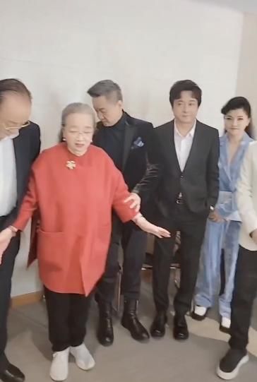 星光大道总决赛现场曝光，于文华站一旁显乖巧，杨洪基阎维文同框