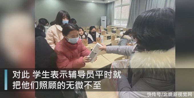 高校食堂给考研学子发知识点蛋糕，把知识点吃到肚子里 网友：满腹经纶