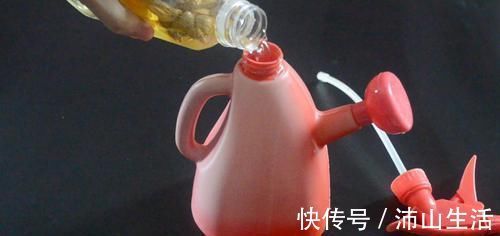 花生壳和橘子皮放在一起，这个用途太实用了，看完尽快提醒家里人