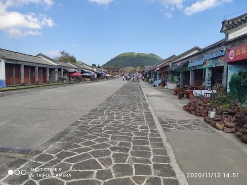 两个大坑能填满你对火山的好奇心吗？看完还去腾冲火山地质公园吗