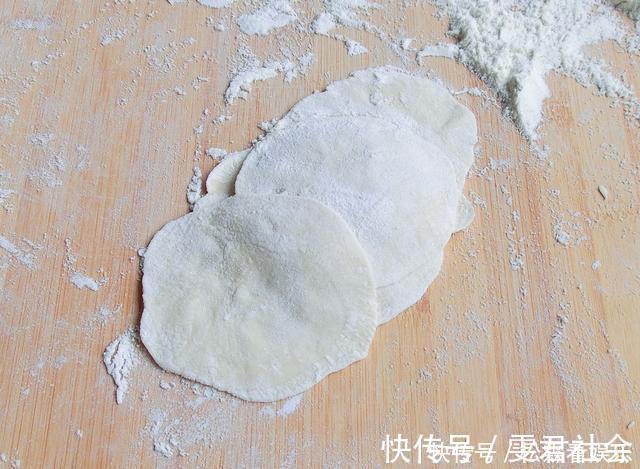 面团|蒸包子时,记得不要只加酵母,面里加2样,包子又白又软又香又甜