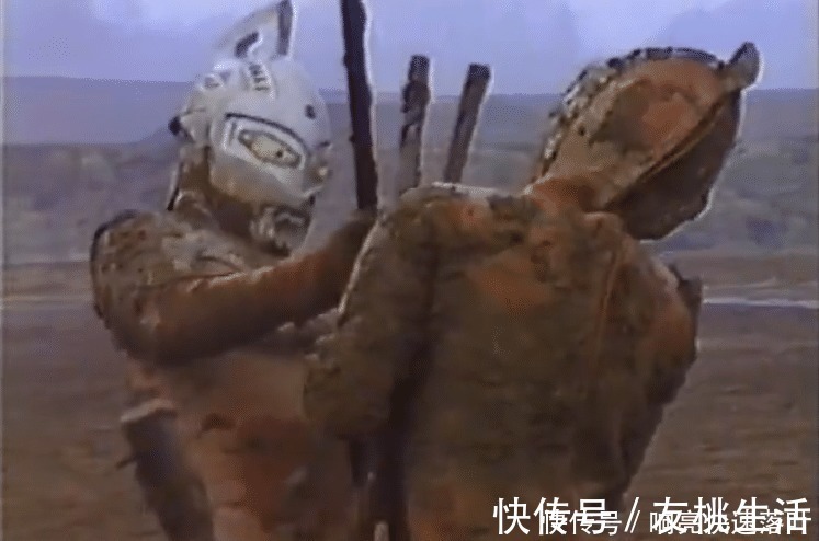 新生代奥特曼|奥特曼最糟糕的一场打斗,衰仔艾斯登场吃瘪,初代赛文被打成泥人