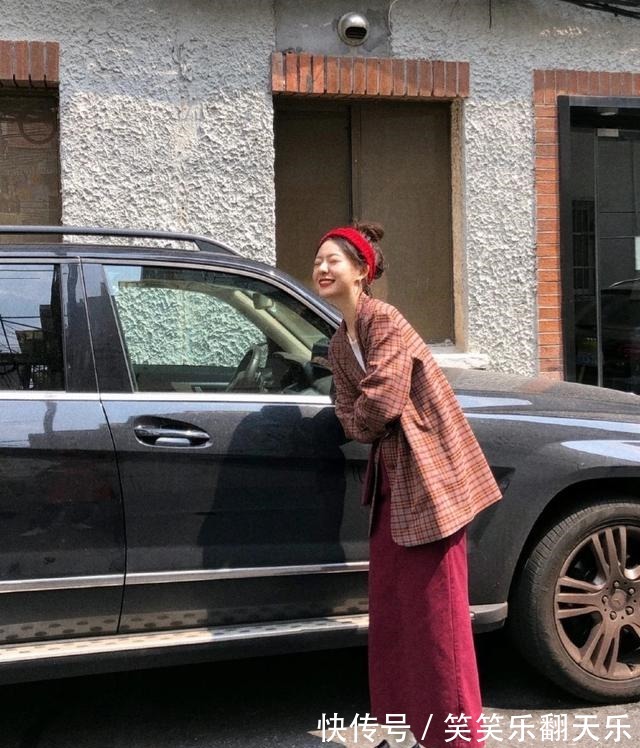 盘发 别再披头散发了!这4款发型又美又显脸小!别再披头散发了!这4款发型又美又显脸小!