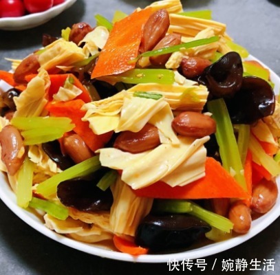 凉拌|天热多吃芹菜，教你2种凉拌吃法，比凉拌黄瓜还爽口，好吃过瘾！