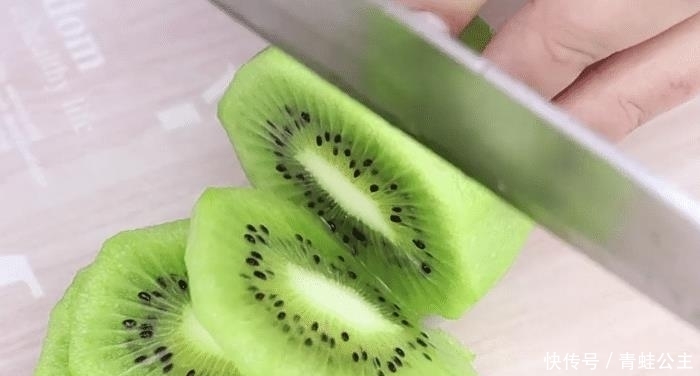 营养|分享一款猕猴桃酸奶蒸糕,甜香营养,好吃美味,不错的居家糕点