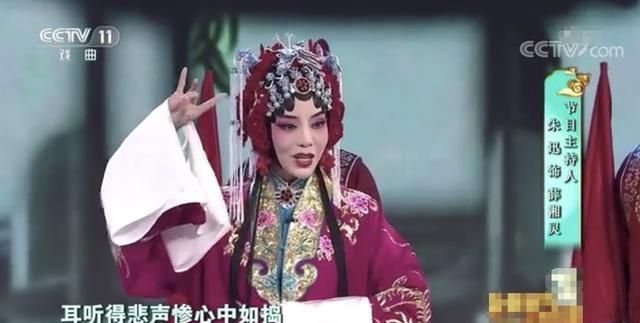 京剧|央视主持朱迅晒京剧扮相,戏装英气韵味足,曾多次实力演唱太惊艳