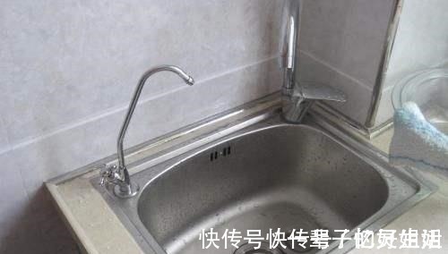实用|橱柜台面万万要装这个玩意,好多人嫌丑没装,入住才知有多实用!