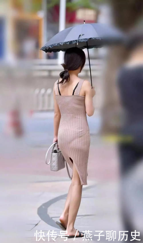 街拍|针织裙确实很“仙”，但就是太热了，你们喜欢穿嘛？ #时尚街拍#
