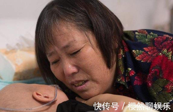 嘴唇|又一个满月宝宝“水中毒”夭折,家长快住手,不要再给宝宝喂水了