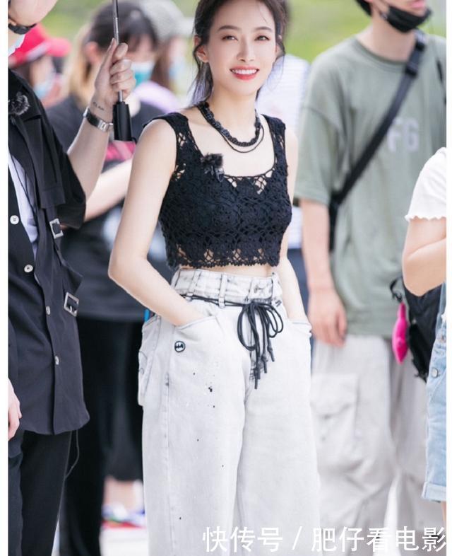 牛仔裤不会搭看一步到位造型,演绎高级时尚范