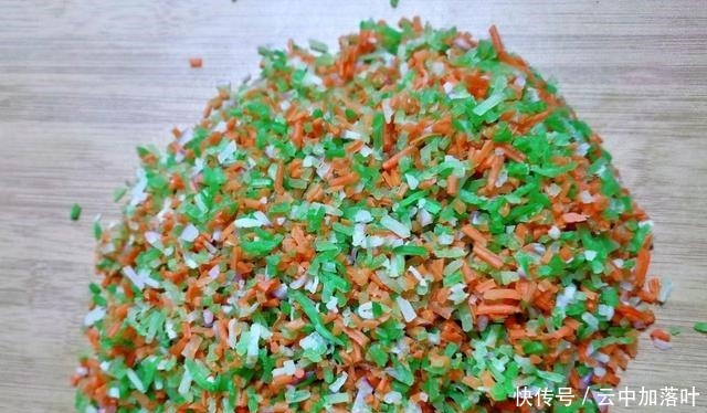 年夜饭,炸萝卜丸子,多加1样食材,不放淀粉不放水,外酥里嫩