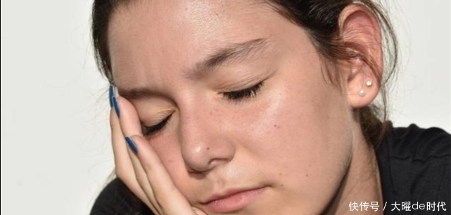 身子湿气重有4大表现,少吃两种水果,湿气不沾身