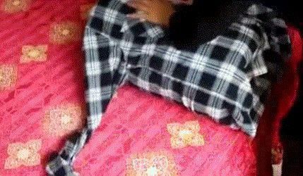 被子|旧衣服千万别扔,聪明女人用它套被子,既省空间又省事!