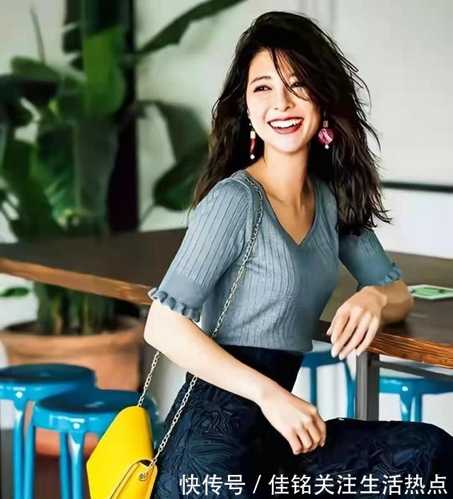 针织衫 穿够了普通搭配,不妨尝试一下“日系风”,优雅端庄,特显女人味!