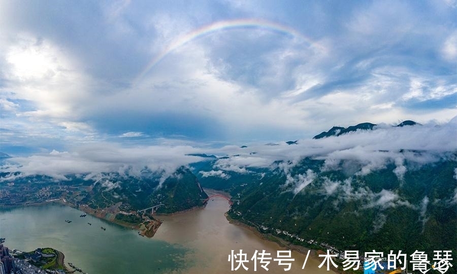 新华网|三峡新雨后 云雾漫山川