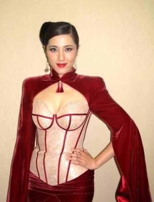 厉鬼@她被称为“最美女鬼”,三任男友都是影帝,如今自己却不温不火!