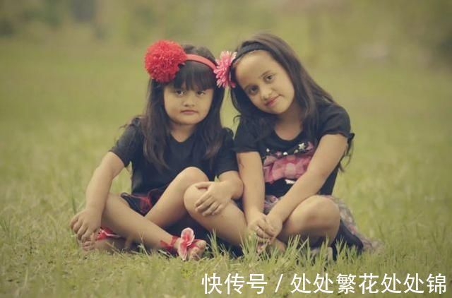 病因|姐妹俩总爱啃指甲,可体检并无异常!妹妹无意间的话医生找到病因