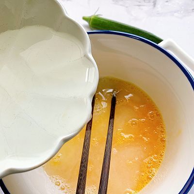 温水|秋葵蒸鸡蛋羹