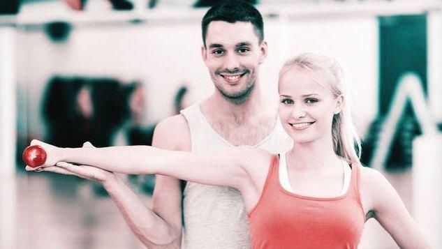 骨骼|深蹲只适合年轻人练习？关键注意以下几点，年龄大也能轻松应对