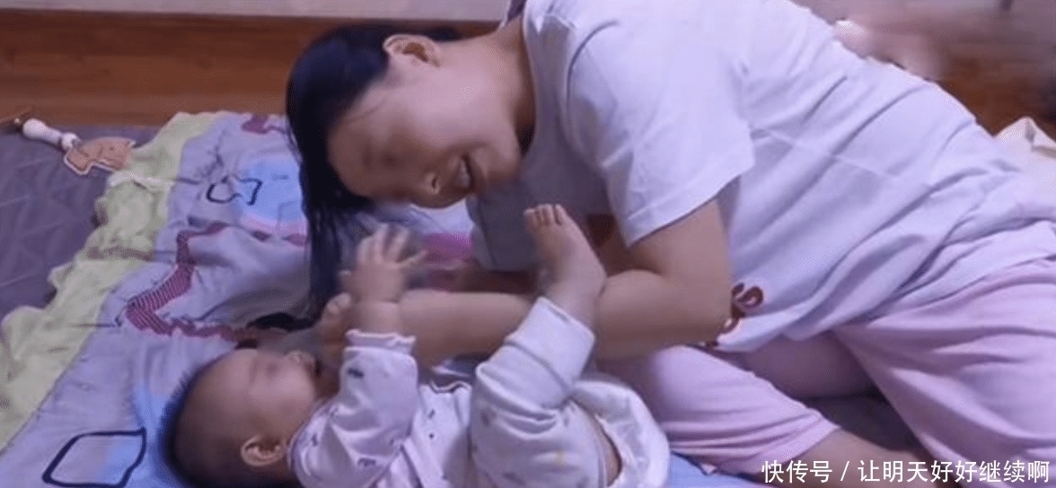 妈妈|宝宝爱扯头发很讨厌,其实是在向妈妈表达爱,妈妈不要再烦了