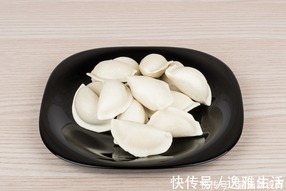 冻饺子|保存饺子，不能直接放冰箱，教你一招，饺子不粘不破，还很新鲜