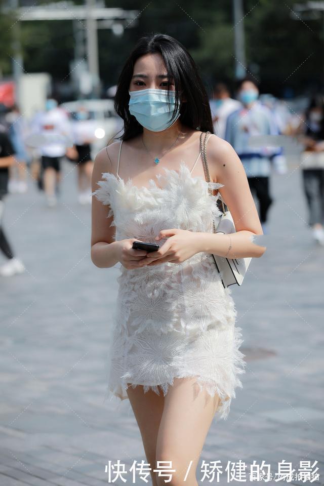 类似“羽毛”的衣服,穿在身上会是一种怎样的体验