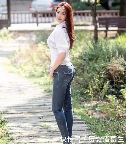 紧身|紧身牛仔裤:美女身材一级棒,走到哪里都是焦点!