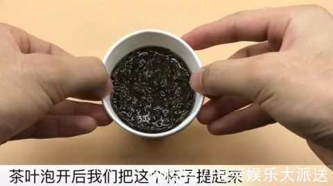 把一次性纸杯底部扎了几个小洞，太厉害了，家里来客人都夸聪明！