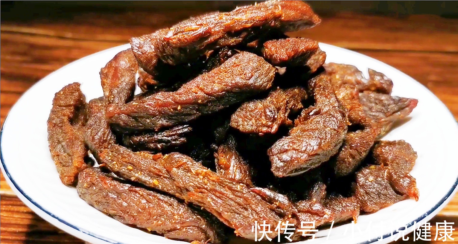 核桃|建议50岁女人:春天别太节俭,8零嘴该吃就得吃,千万别心疼钱了