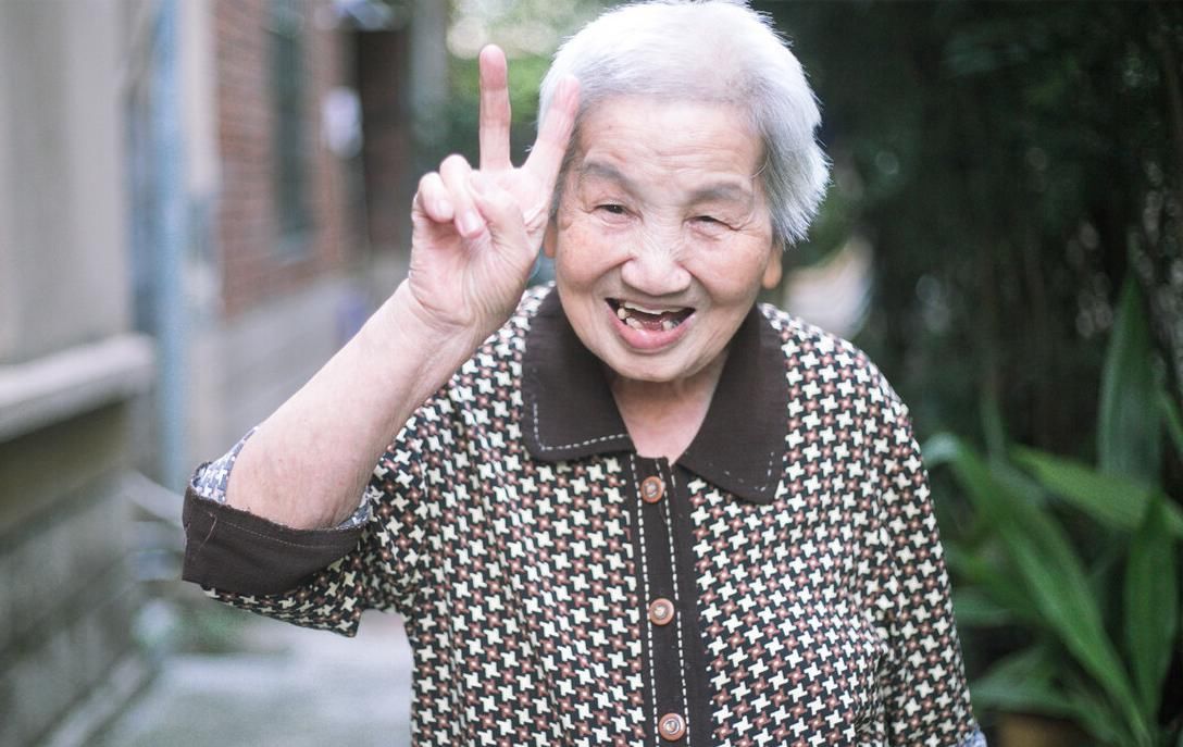 简单|长寿老人的3个共同点,很简单却没几人能做到,坚持1个也有好处