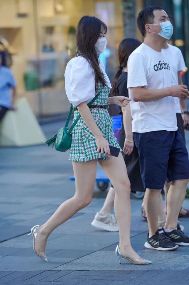 气质 简单干净少女感十足的穿搭,清爽又显气质,魅力四射相当出众