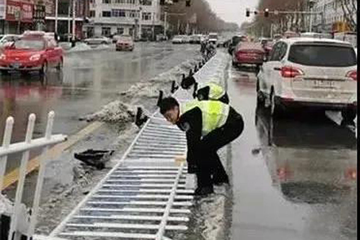 路面|一城风雪，一心守护