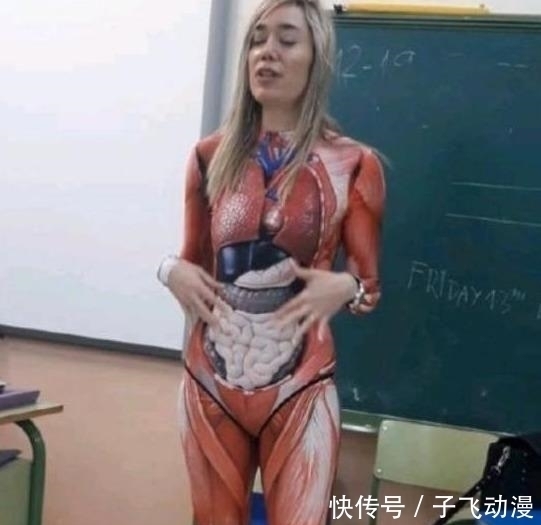 女老师穿人体器官服上课，学生觉得不好意思，老师为学生而创新