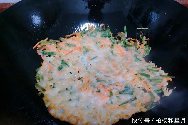 早餐|我做过最简单的早餐饼,不要烤箱,铁锅里一煎就好,外焦里嫩特香